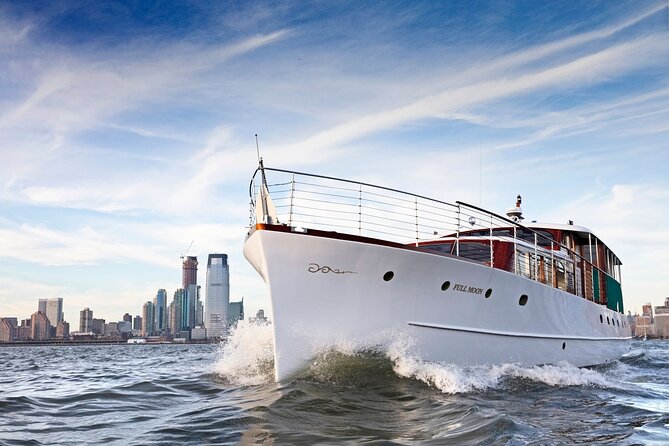 Fall Foliage Cruise on Yacht Full Moon from Chelsea Piers - Key points at a glance