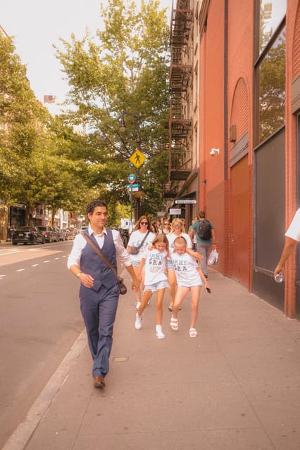 Fan Tribute: Taylor Swift in New York Walking Tour - Matthew’s presentation style and visual aids