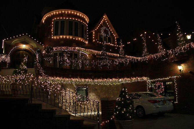 French Christmas Tour in Brooklyn - Walking through Dyker Heights Christmas lights