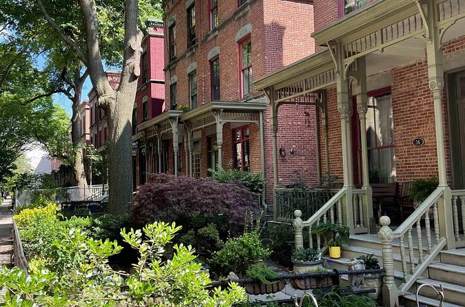 French Tour of Harlem and Columbia - Harlem through music, street art, and local stories
