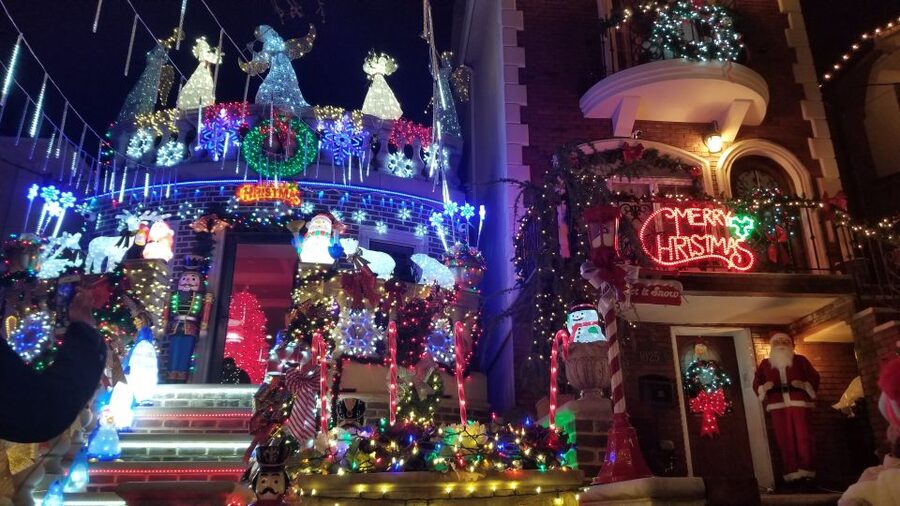 From Manhattan: 4-Hour Brooklyn Christmas Magic Tour - The one-hour Dyker Heights walking tour