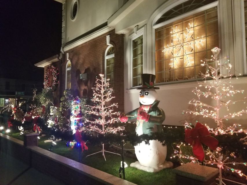 From Manhattan: 4-Hour Brooklyn Christmas Magic Tour - DUMBO and the Brooklyn Bridge after dark