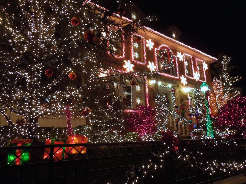 From Manhattan: 4-Hour Christmas Lights Luxury Bus Tour - Ending near the Rockefeller Center tree