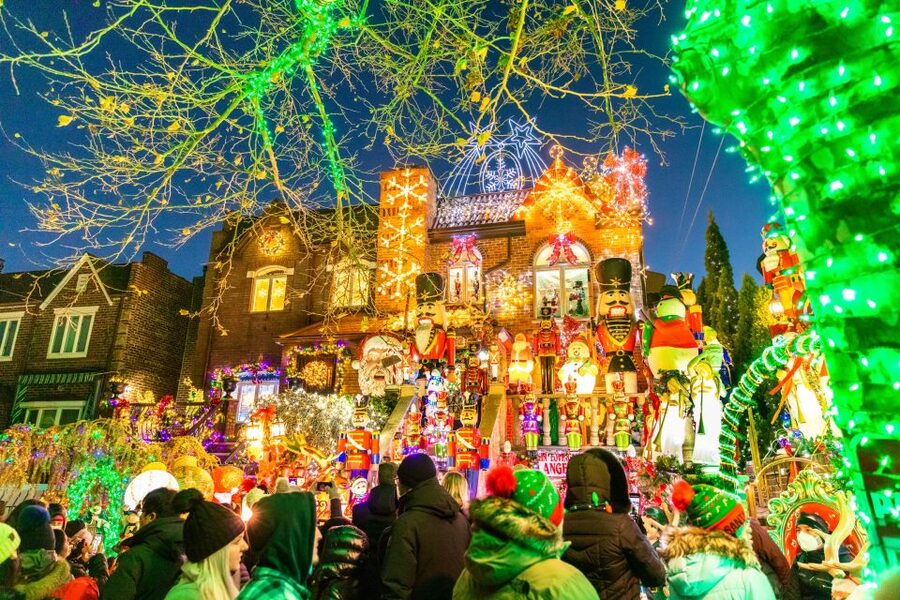 From Manhattan: 4-Hour Dyker Heights Holiday Lights Bus Tour - The ride to Brooklyn is part of the tour
