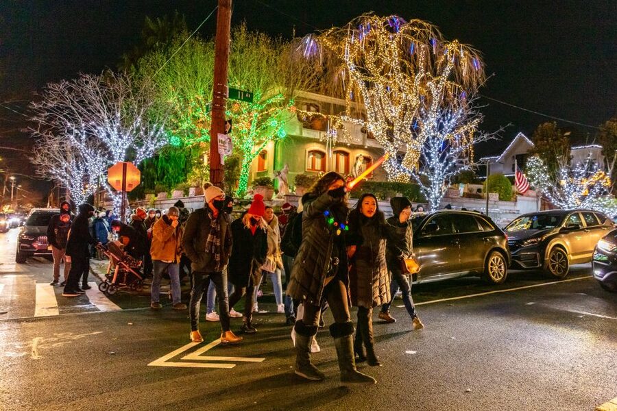 From Manhattan: 4-Hour Dyker Heights Holiday Lights Bus Tour - Brooklyn Bridge Park adds a second major sight