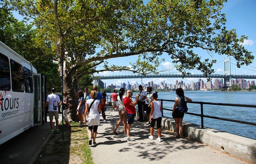 From Manhattan: Bronx, Queens and Brooklyn Half-Day Tour - Greenpoint and Williamsburg in Brooklyn