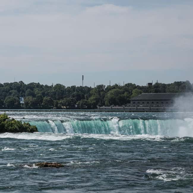 From New York City: Niagara Falls Guided Tour - Meeting the guide on 7th Avenue