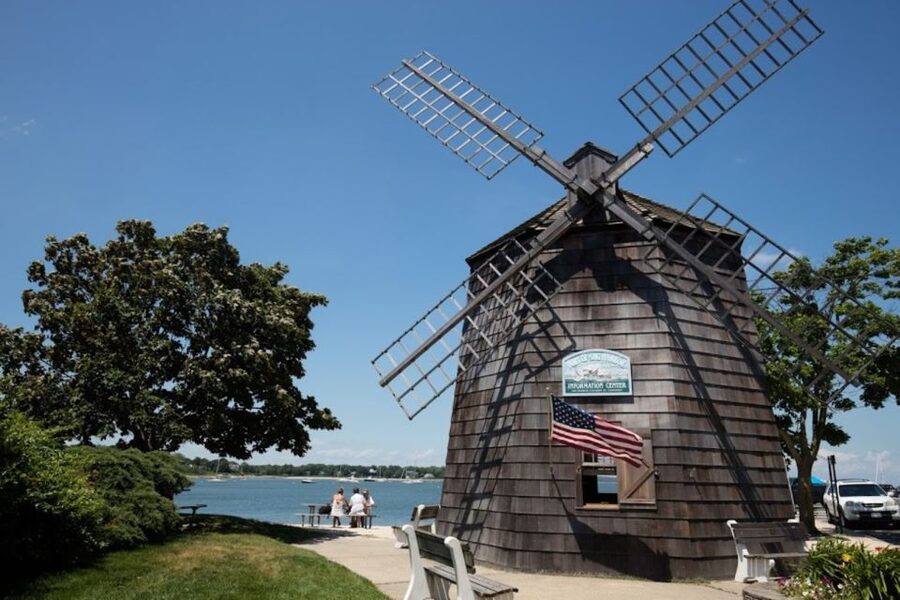 From NYC: Hamptons, Sag Harbor, and Outlet Shopping Day Trip - Leaving New York at 6:30 AM