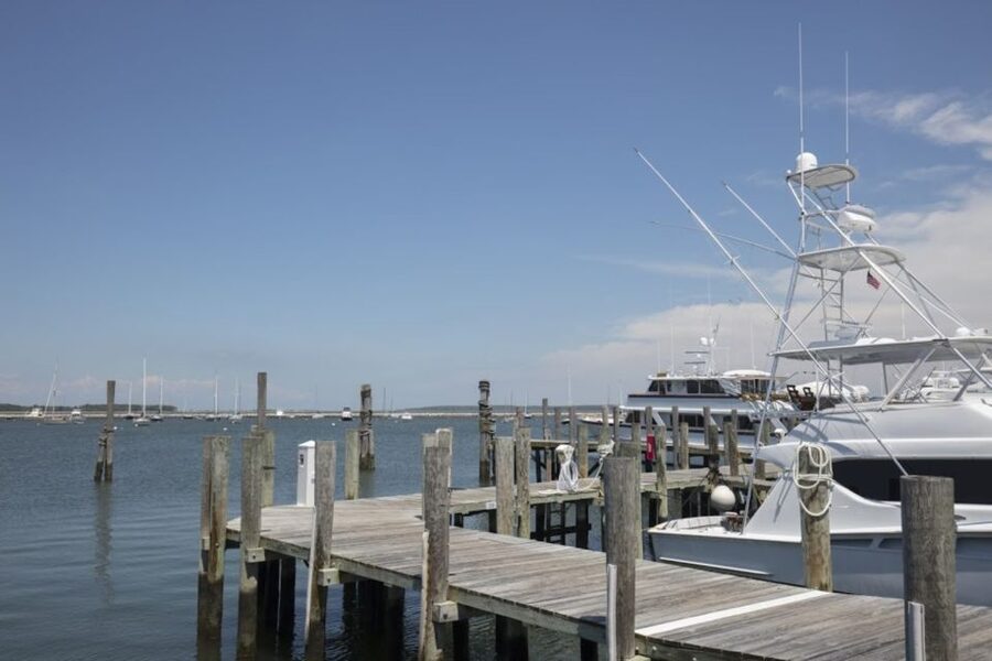 From NYC: Hamptons, Sag Harbor, and Outlet Shopping Day Trip - The 14-hour schedule and walking demands
