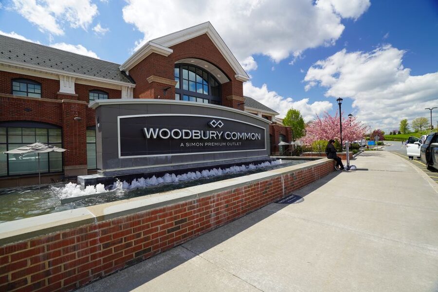 From NYC: Woodbury Common Premium Outlets Shopping Tour - Shopping 220 stores without losing the day