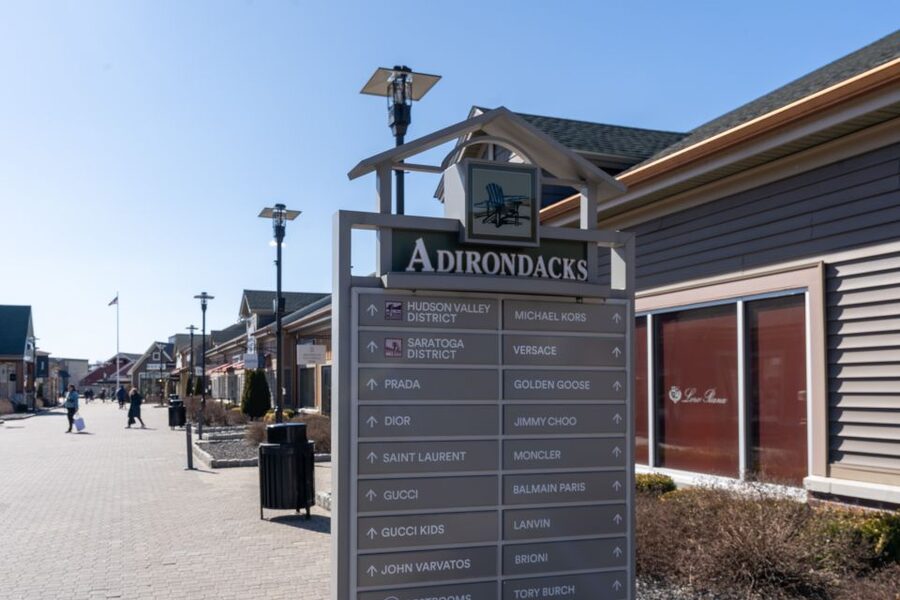 From NYC: Woodbury Common Premium Outlets Shopping Tour - Choosing your return time carefully