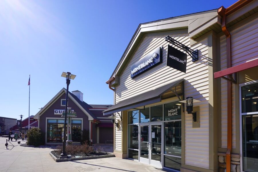 From NYC: Woodbury Common Premium Outlets Shopping Tour - Who will enjoy this shopping day