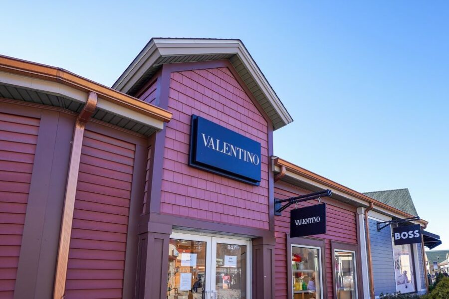 From NYC: Woodbury Common Premium Outlets Shopping Tour - Booking details worth keeping in mind