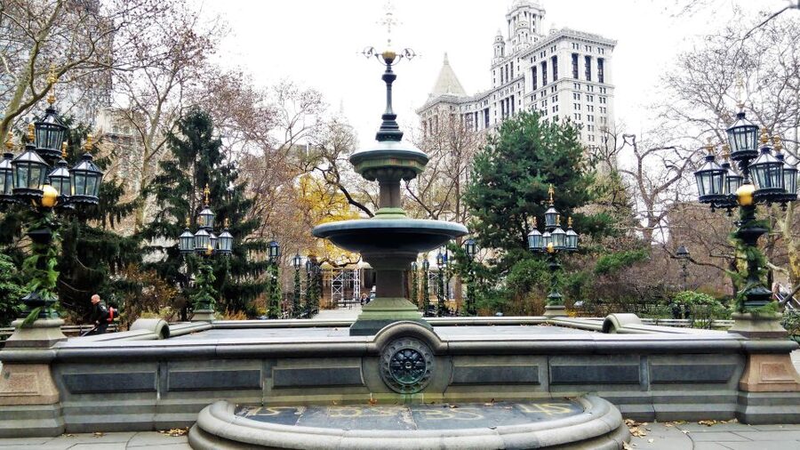 Full-Day New York City Tour: All Must-See Sites - The 9/11 Memorial and the downtown shift