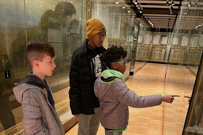 Griffins, Goblet & Gold: An Interactive Magical Arts Museum Tour - Meeting Evan at 11 a.m. on Fifth Avenue
