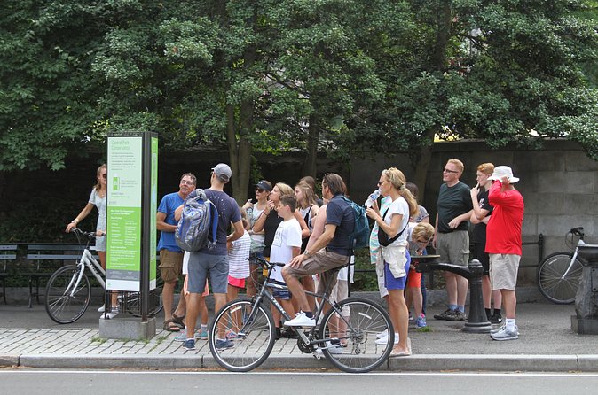 Guided Bike Tour Of Central Park - The reservoir and its wide skyline view