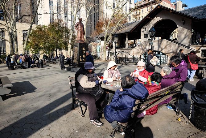 Guided tour of Lower East Side, Chinatown and Little Italy in French - Finishing in Little Italy on Mulberry Street