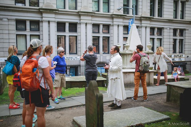 Hamilton Live! Walking Tour in lower Manhattan - Meeting Alexander Hamilton near City Hall