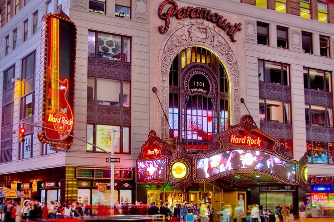 Hard Rock Cafe New York Times Square - Eating beside the lights of Times Square