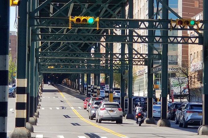 Harlem Bronx Brooklyn Queens Tour in 7 Hours - What the guide adds to the experience