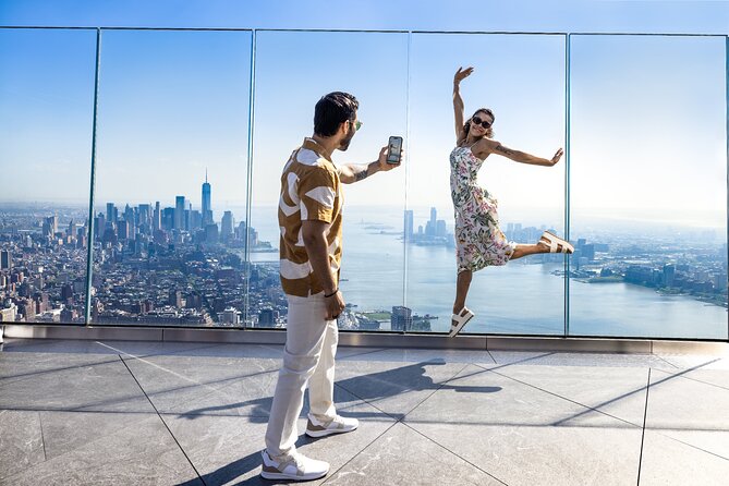 High Line, Chelsea and Hudson Yards Tour with Edge Entry Option - Walking through the Meatpacking District