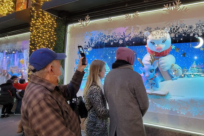 Holiday Lights Extravaganza Walking Tour - Saks Fifth Avenue supplies the biggest light show