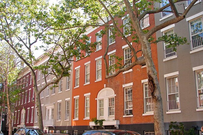 Immersive Murder Mystery in Manhattan - Scavenger Hunt Experience - Exploring Chelsea Market between clues
