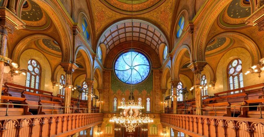 Jewish History of NYC Private Tour with Transfers - The Forward Building and Yiddish New York