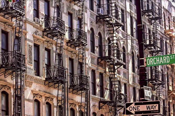 Lower East Side, Chinatown and Little Italy Food Tour - A real New York pizza slice