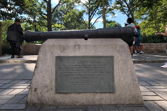 Lower Manhattan Tour: The Remnants of Dutch New Amsterdam! - A small group that keeps the history audible