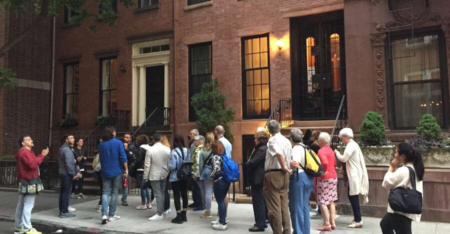 Luci e Ponti di New York- Night Tour in Italiano - Dumbo’s warehouses and cobblestones