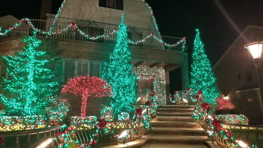 Magnificent Christmas Lights Tour of Dyker Heights Brooklyn - A quick stop beneath Brooklyn Bridge