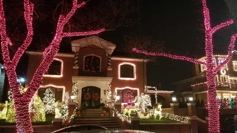 Magnificent Christmas Lights Tour of Dyker Heights Brooklyn - Walking through Dyker Heights for one hour