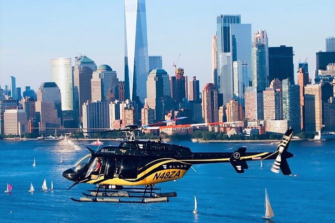 Manhattan Sky Tour: New York Helicopter Flight - Following Manhattan toward the USS Intrepid