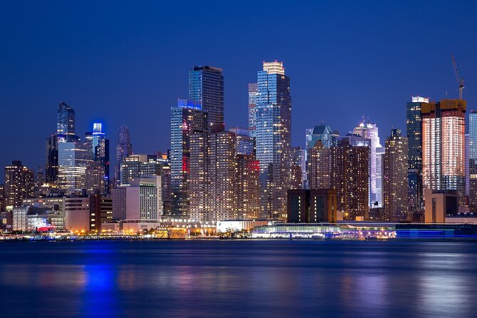 Manhattan Skyline and Statue Night Cruise - One World Trade Center and the Manhattan skyline