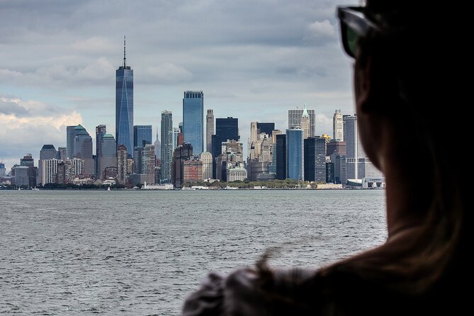 Manhattan Skyline and Statue Night Cruise - Crowding, comfort, and boat condition