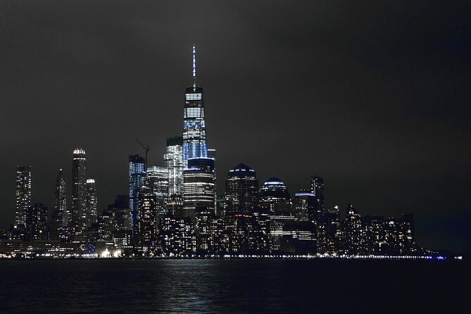 Manhattan Skyline and Statue Night Cruise - The bridges and lower Manhattan
