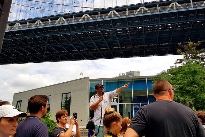 Manhattan to Brooklyn NYC Walking Tour: Brooklyn Bridge and Dumbo in Spanish - Key points at a glance