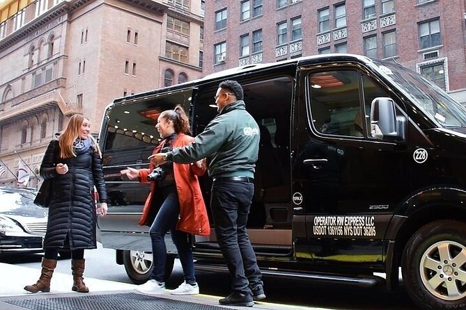 Manhattan to LGA: One Way Shared Departure Transfer - Door-to-door service and luggage help
