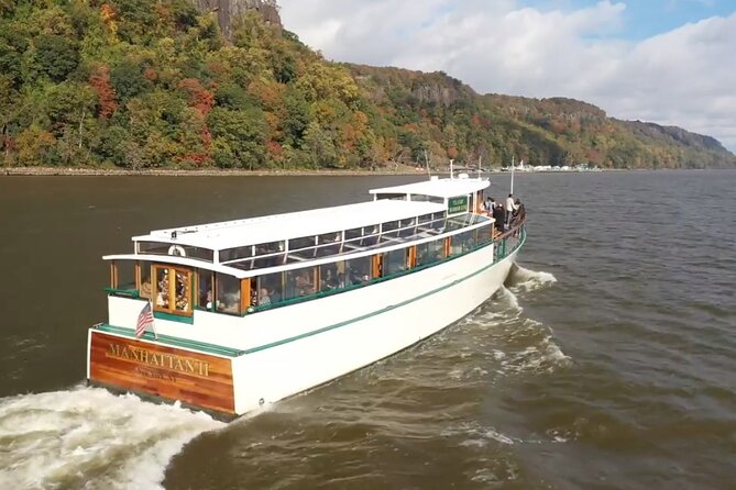 New York Afternoon Fall Foliage Cruise with Lunch - The George Washington Bridge up close