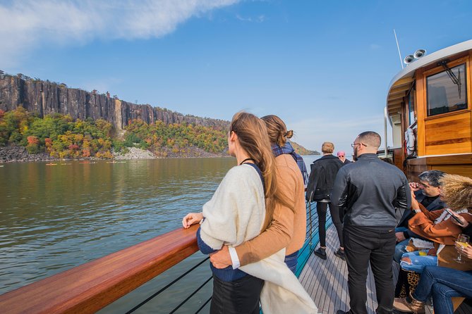 New York Afternoon Fall Foliage Cruise with Lunch - The cliffs of the Palisades