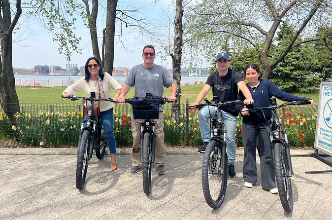 New York Bike Rentals for Central Park and NYC Exploration - Going beyond the park toward the Brooklyn Bridge