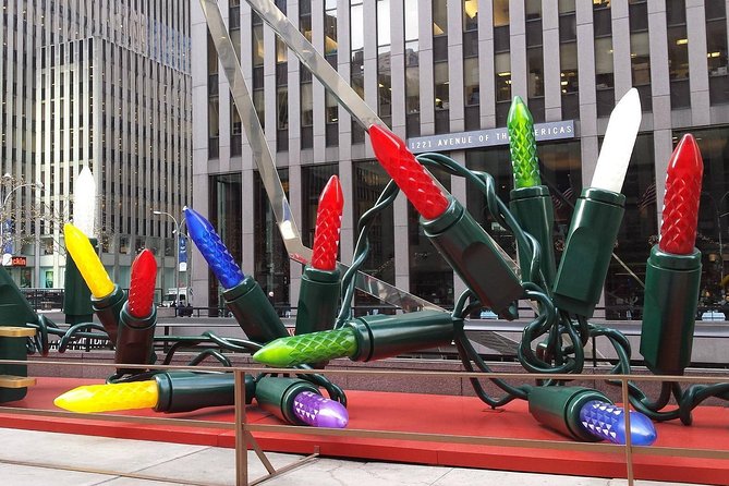 New York Christmas Holiday Small-Group Walking Tour - What the guides add