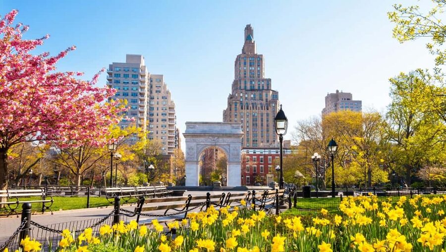 New York City: 24 or 48-hour Hop-on Hop-off Bus Tour - Downtown puts the famous skyline within reach