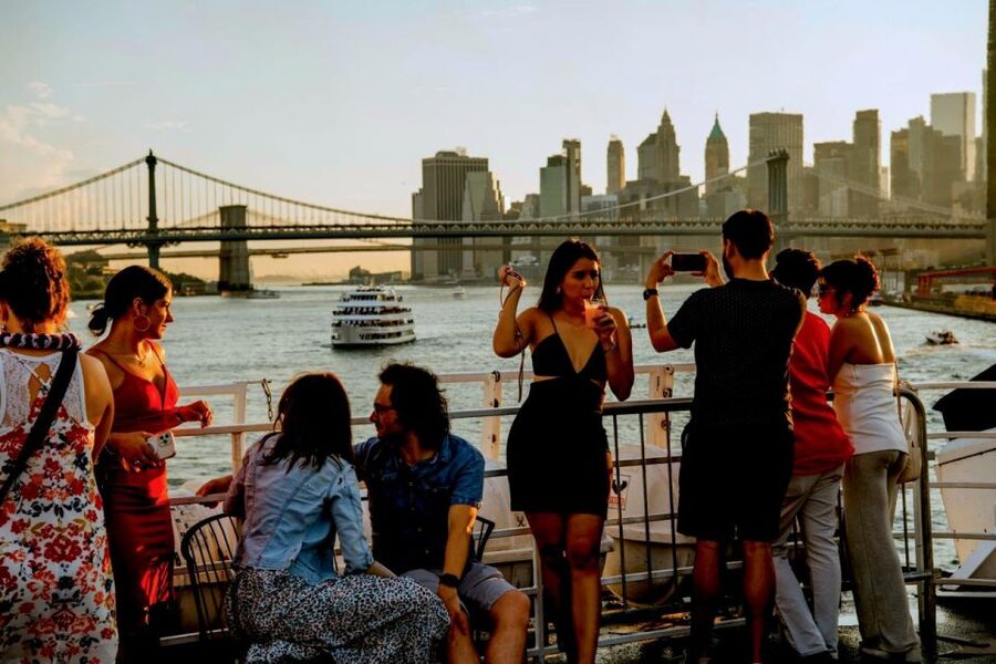 New York City: 4th of July Family Fireworks Party Cruise - Open bar, live DJ, and the family-party format