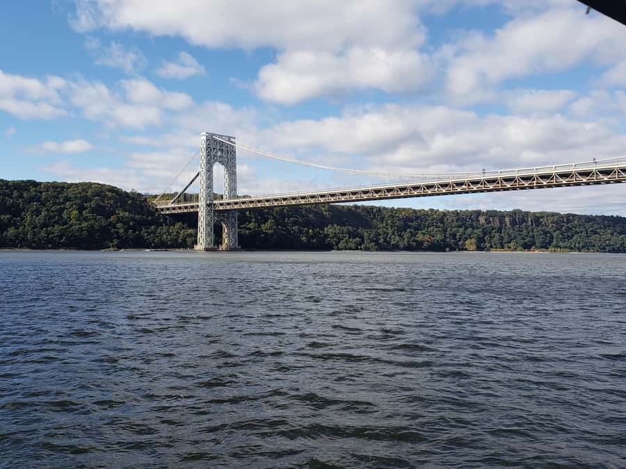 New York City: Afternoon Fall Foliage Lunch Cruise - Inside comfort, outside views