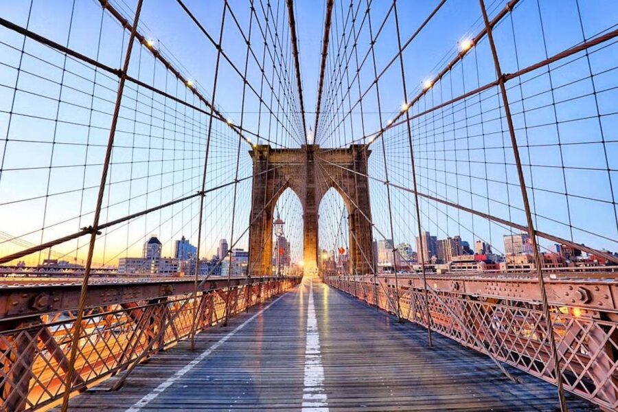 New York City: Brooklyn Bridge and Dumbo Walking Tour - What the guides add in Spanish