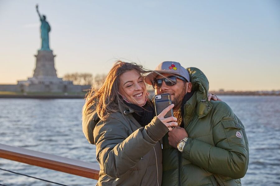 New York City: Champagne and Cheese Pairing Cruise - Boarding at Chelsea Piers and settling into the yacht