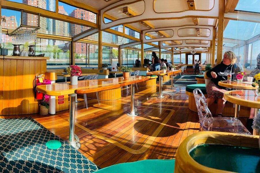 New York City: Champagne and Cheese Pairing Cruise - A different look at the East River