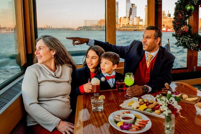 New York City Christmas Holiday Statue and Skyline Cocoa Cruise - Two yachts, two different levels of intimacy
